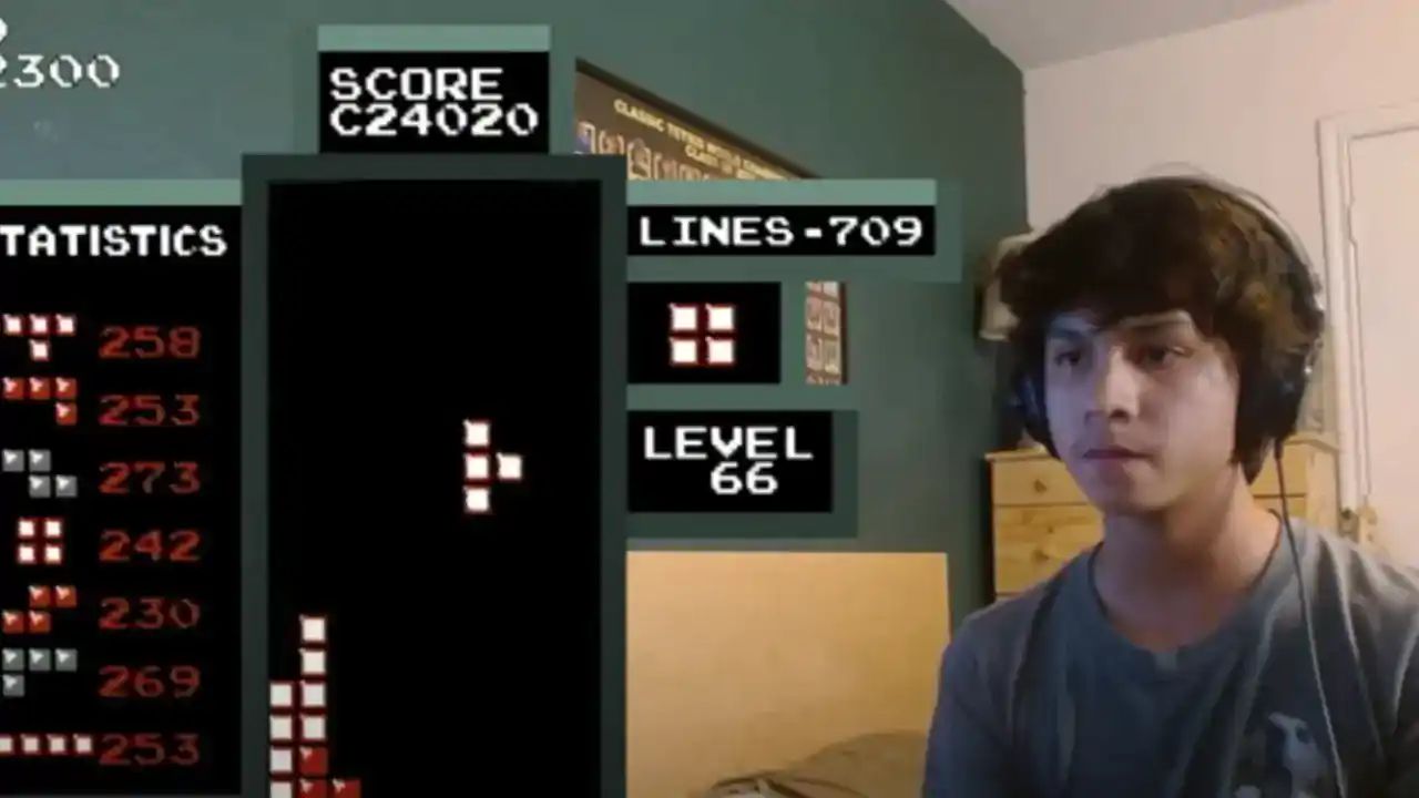 Michael Artiaga aka dogplayingtetris scores personal best